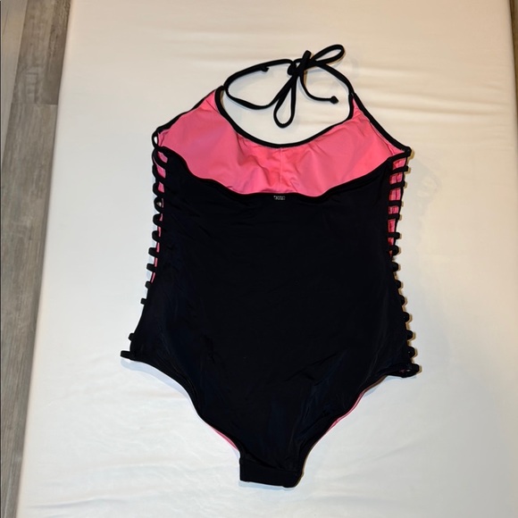 Victoria’s Secret Pink One-Piece Swimsuit Open Sides Halter Size Large - Picture 4 of 10